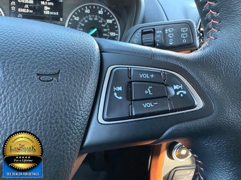 Ford EcoSport Vehicle Full-screen Gallery Image 11