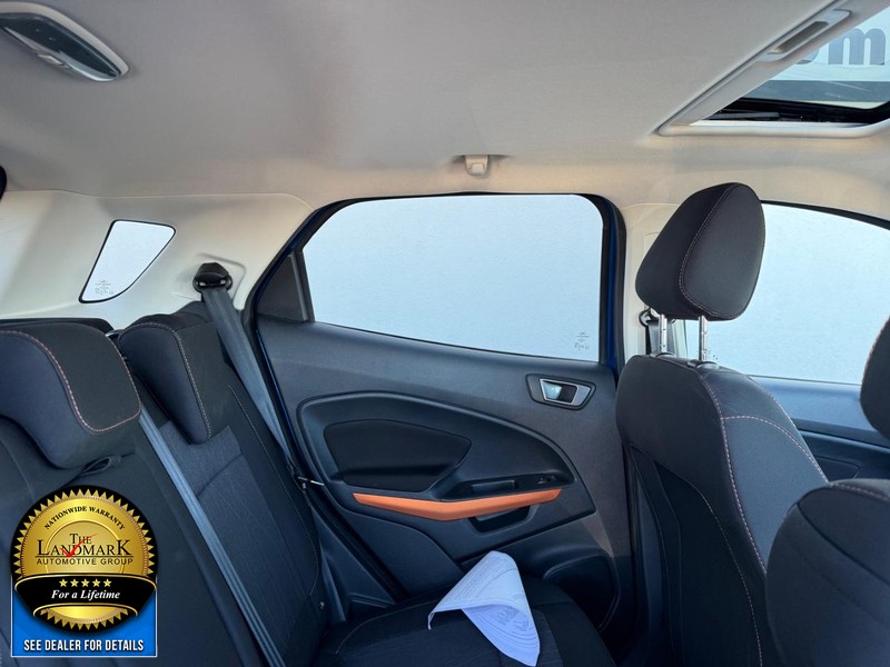 Ford EcoSport Vehicle Full-screen Gallery Image 15