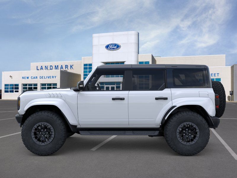 Ford Bronco Vehicle Full-screen Gallery Image 3