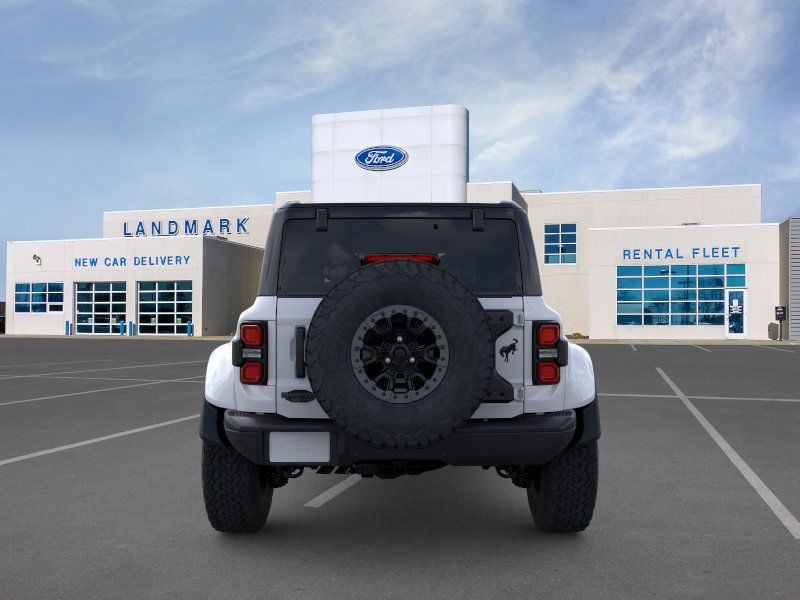 Ford Bronco Vehicle Full-screen Gallery Image 5