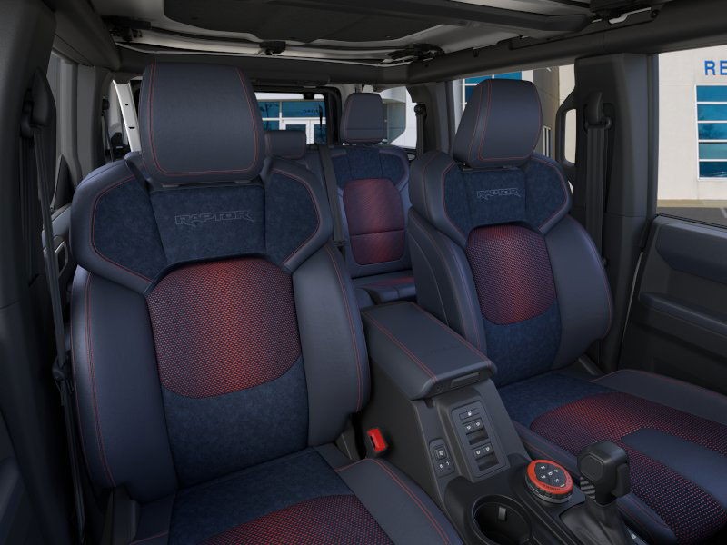 Ford Bronco Vehicle Full-screen Gallery Image 10