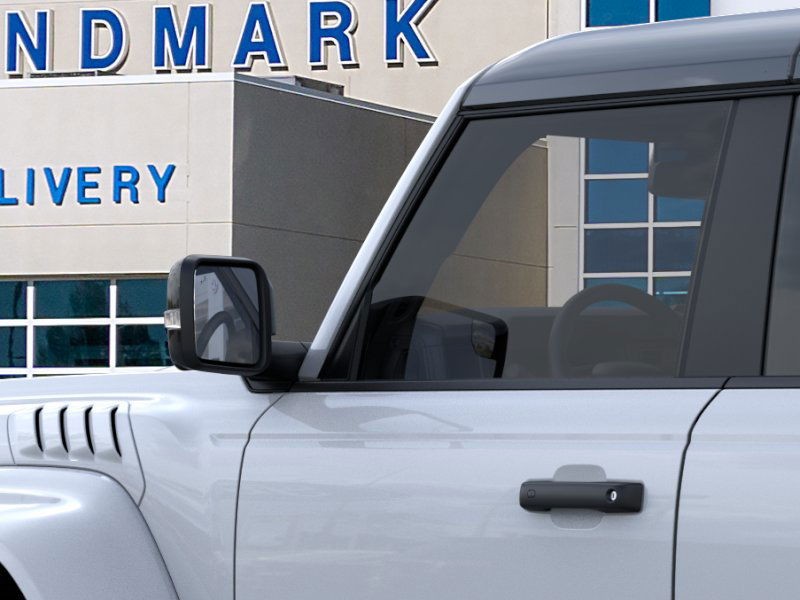 Ford Bronco Vehicle Full-screen Gallery Image 22