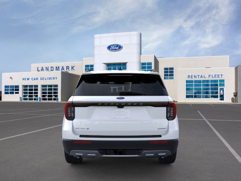 Ford Explorer Vehicle Full-screen Gallery Image 5