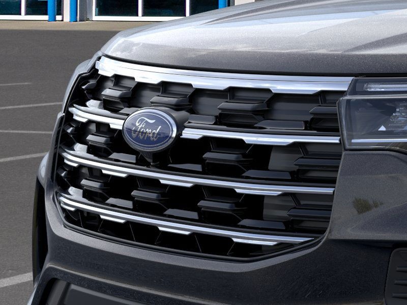 Ford Explorer Vehicle Full-screen Gallery Image 17