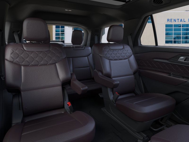 Ford Explorer Vehicle Full-screen Gallery Image 11