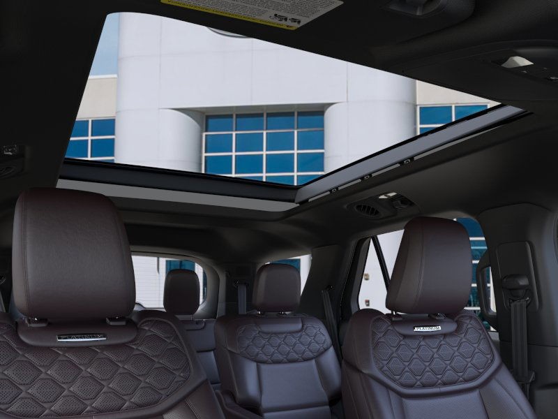 Ford Explorer Vehicle Full-screen Gallery Image 22