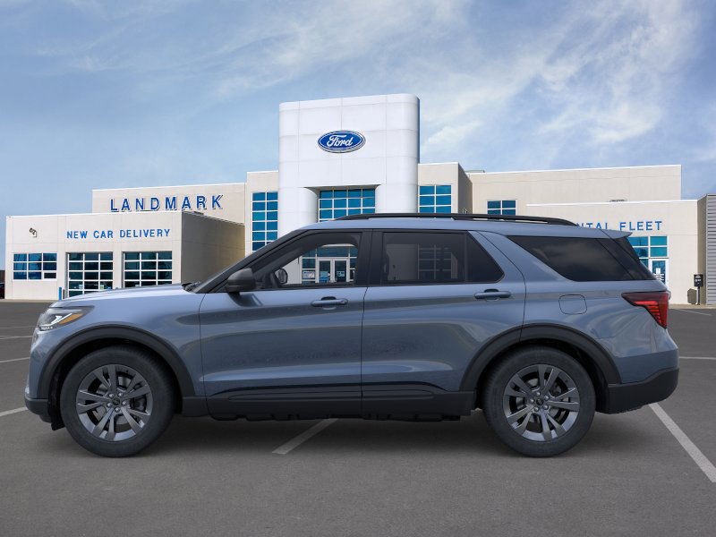 Ford Explorer Vehicle Full-screen Gallery Image 3