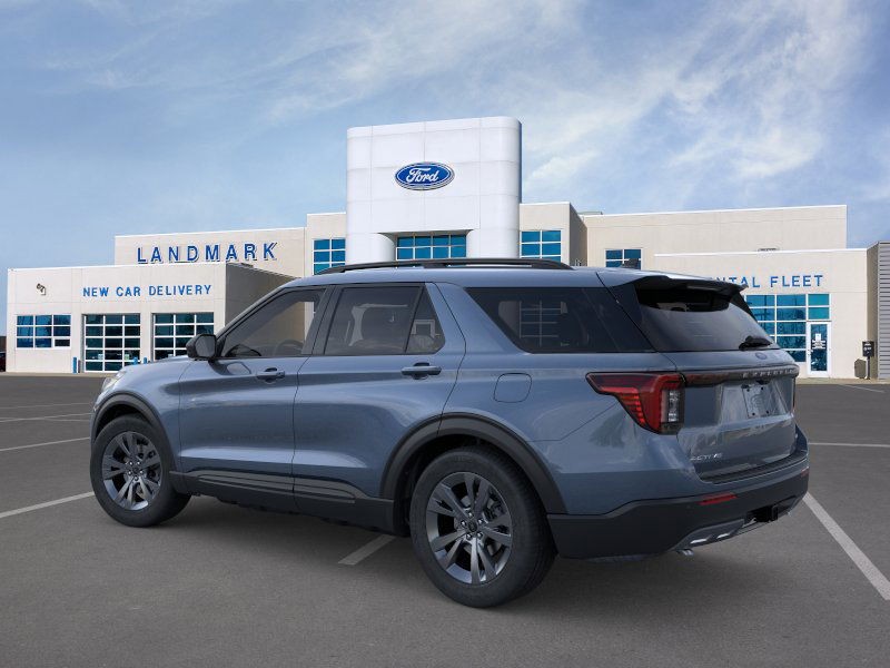 Ford Explorer Vehicle Full-screen Gallery Image 4
