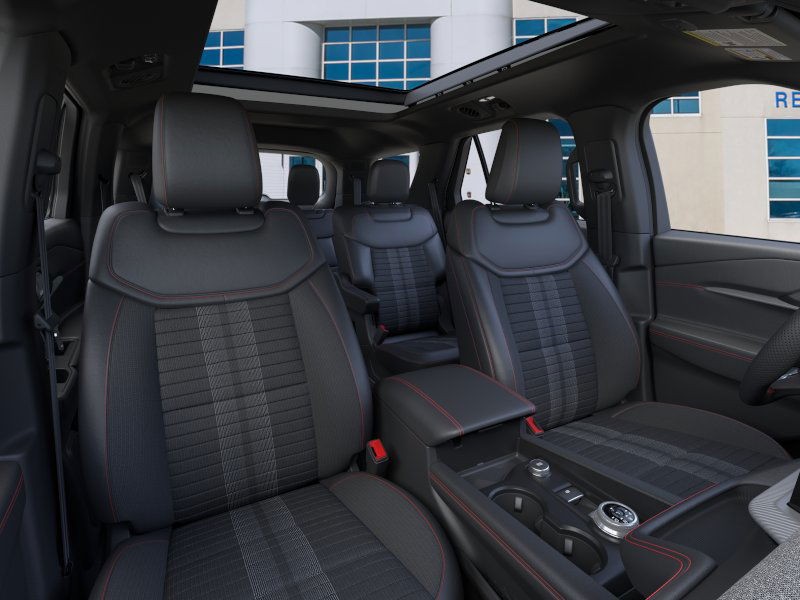 Ford Explorer Vehicle Full-screen Gallery Image 10