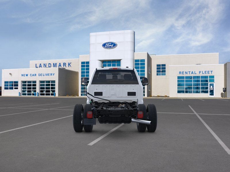Ford Super Duty F-350 DRW Vehicle Full-screen Gallery Image 5