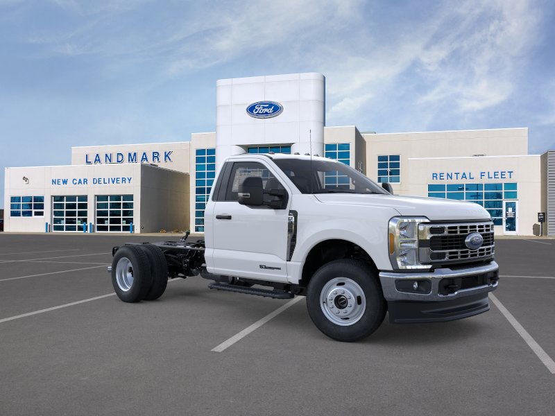 Ford Super Duty F-350 DRW Vehicle Full-screen Gallery Image 7