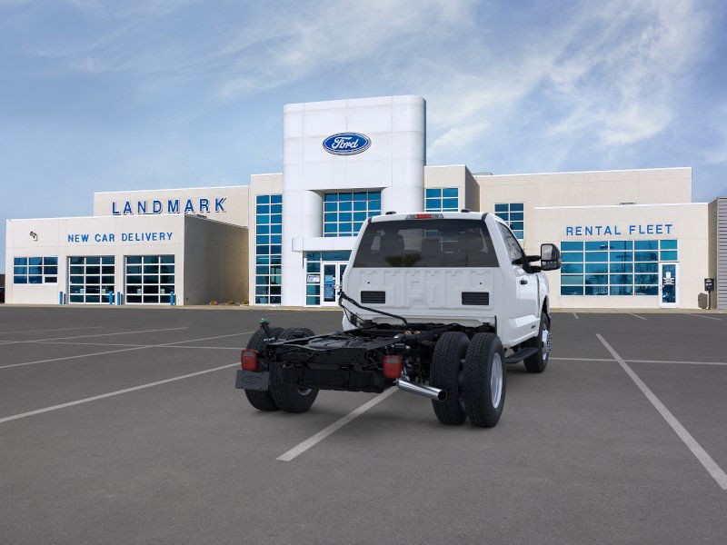Ford Super Duty F-350 DRW Vehicle Full-screen Gallery Image 8