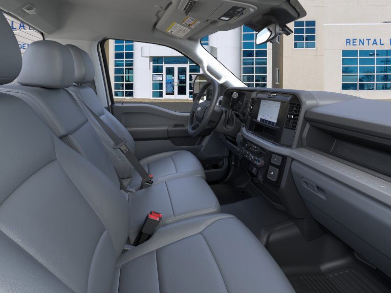 Ford Super Duty F-350 DRW Vehicle Full-screen Gallery Image 11