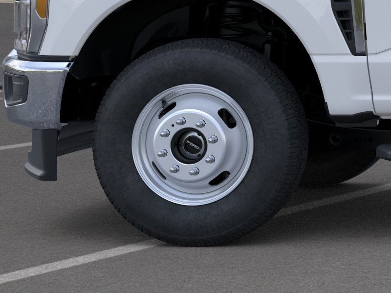 Ford Super Duty F-350 DRW Vehicle Full-screen Gallery Image 19