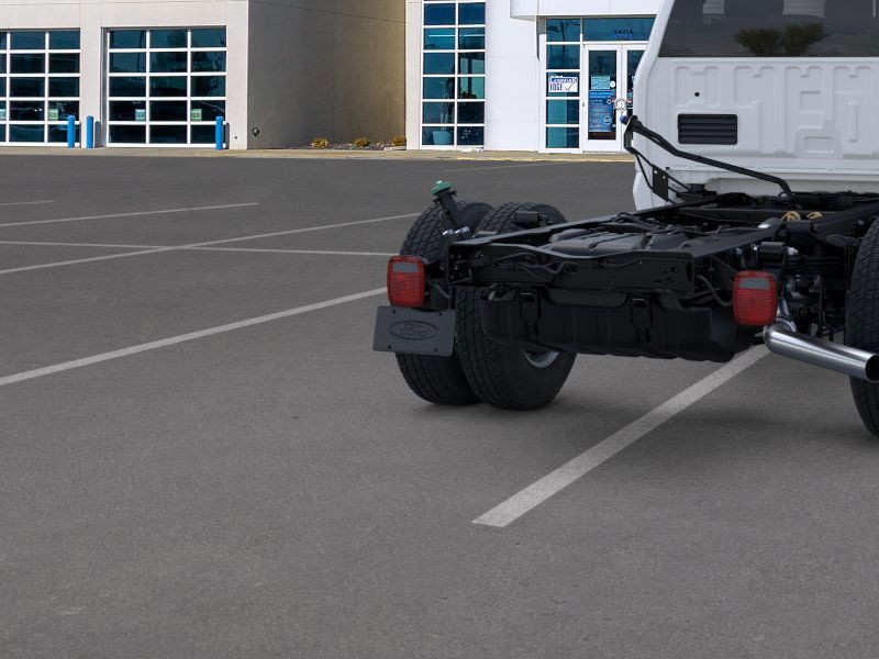 Ford Super Duty F-350 DRW Vehicle Full-screen Gallery Image 21