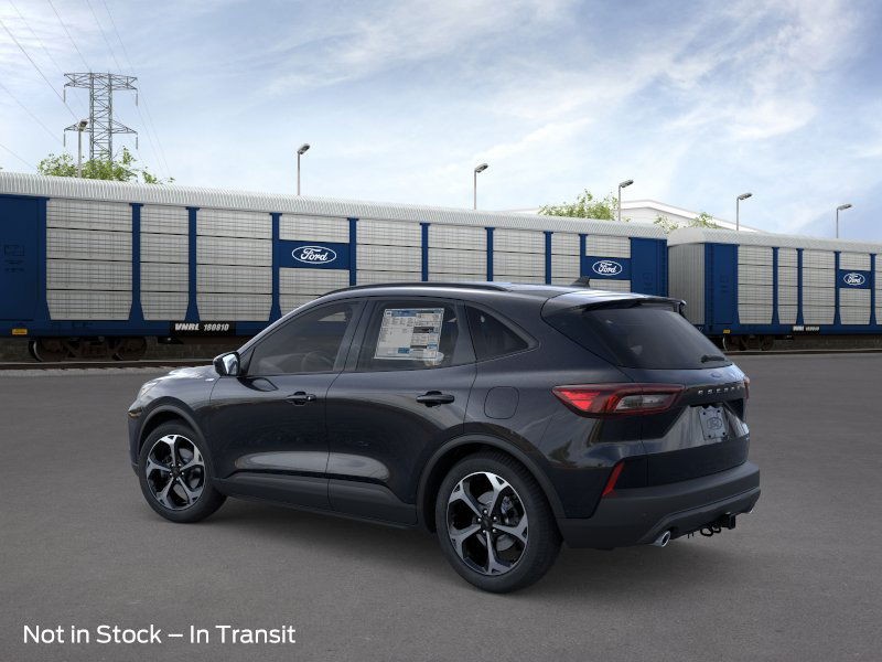Ford Escape Vehicle Full-screen Gallery Image 4