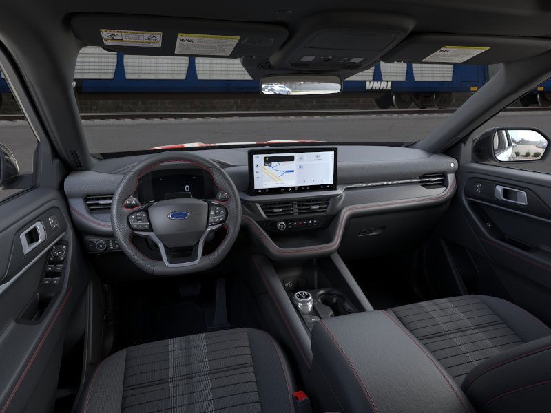 Ford Explorer Vehicle Full-screen Gallery Image 9