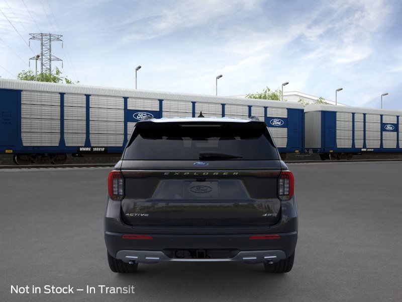 Ford Explorer Vehicle Full-screen Gallery Image 5