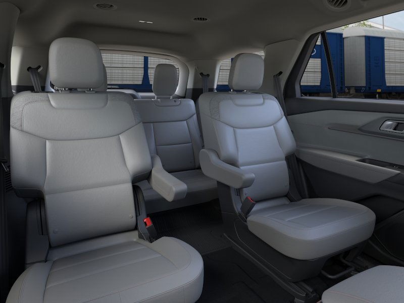 Ford Explorer Vehicle Full-screen Gallery Image 11