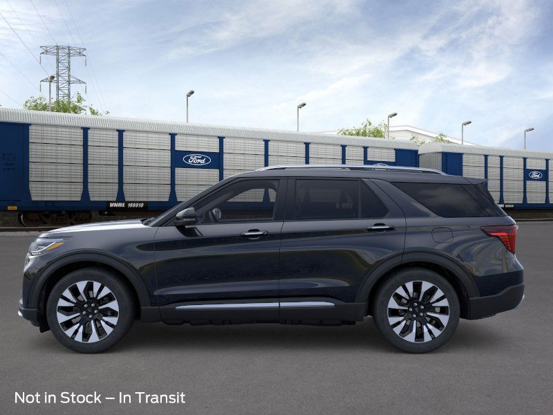 Ford Explorer Vehicle Full-screen Gallery Image 3