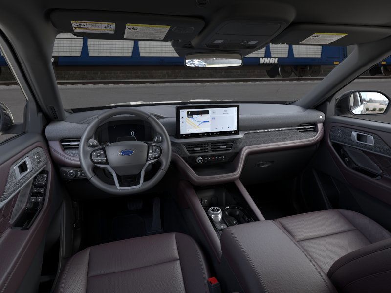 Ford Explorer Vehicle Full-screen Gallery Image 9