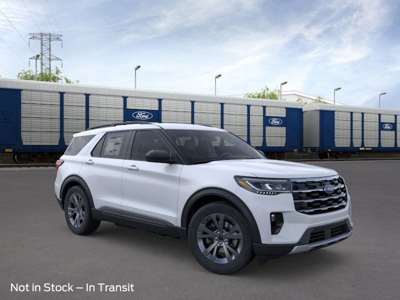 Ford Explorer Vehicle Full-screen Gallery Image 7