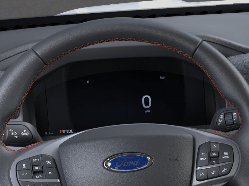 Ford Explorer Vehicle Full-screen Gallery Image 13