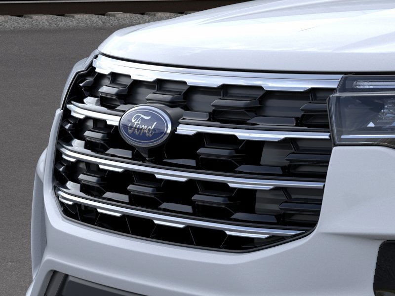 Ford Explorer Vehicle Full-screen Gallery Image 17