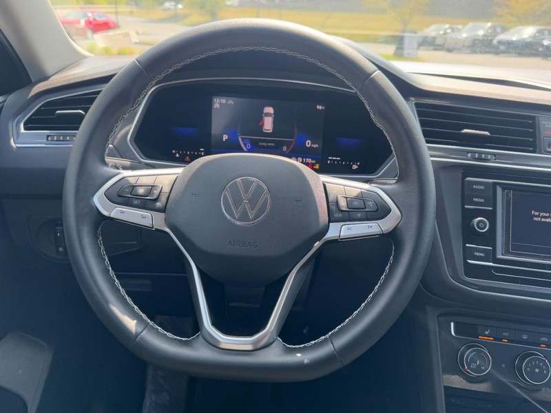 Volkswagen Tiguan Vehicle Image 12