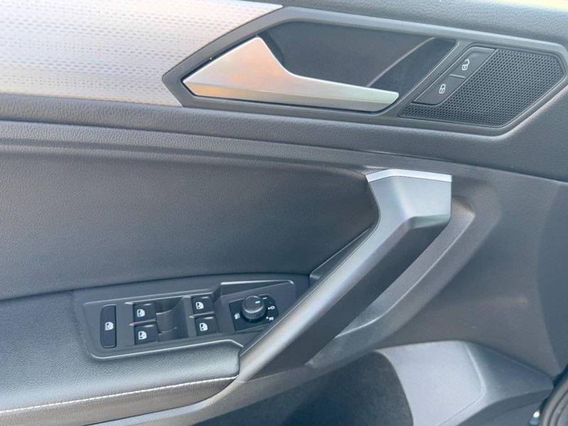 Volkswagen Tiguan Vehicle Image 15
