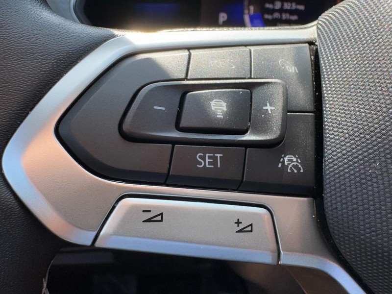 Volkswagen Tiguan Vehicle Image 16