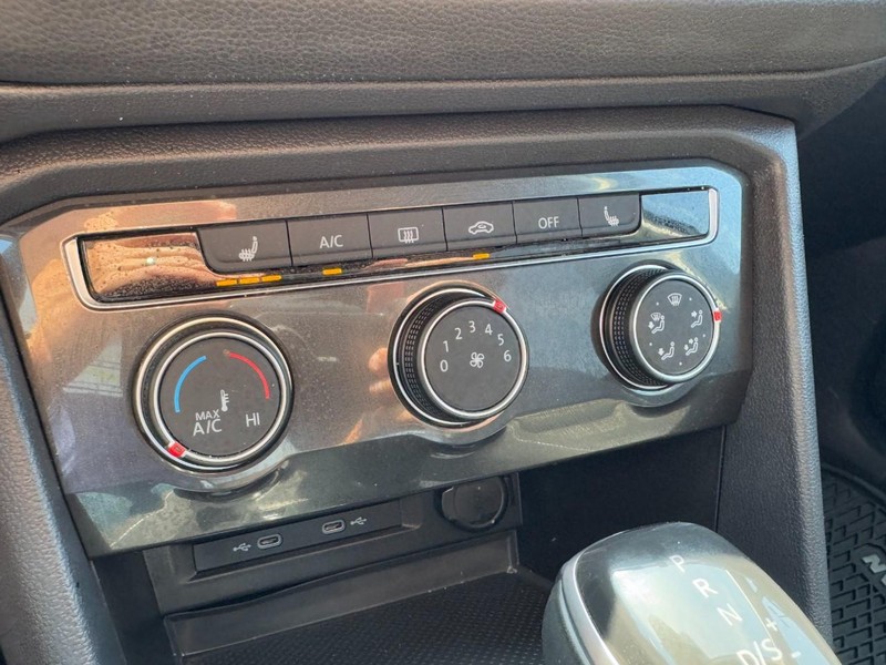 Volkswagen Tiguan Vehicle Image 18