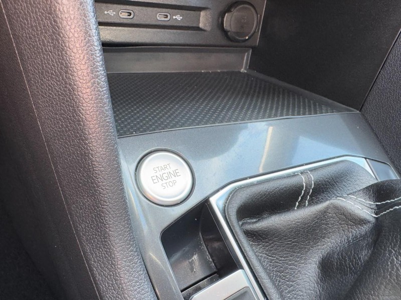 Volkswagen Tiguan Vehicle Image 21