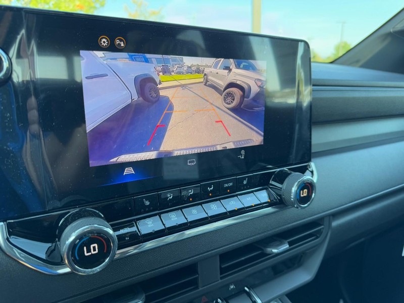 Chevrolet Colorado Vehicle Image 14