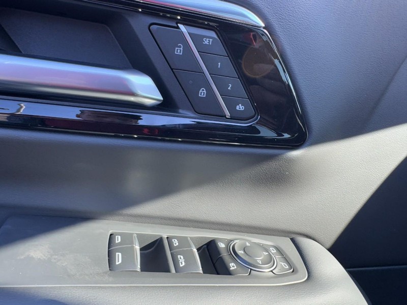 Chevrolet Tahoe Vehicle Image 12