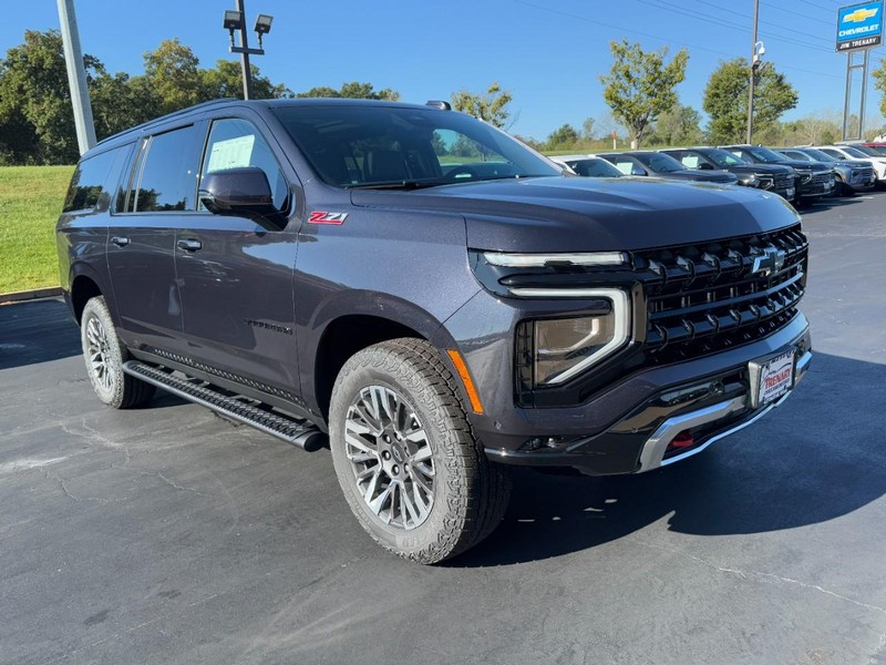 Chevrolet Suburban Vehicle Image 02