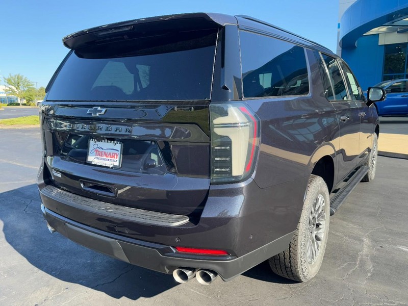 Chevrolet Suburban Vehicle Image 03