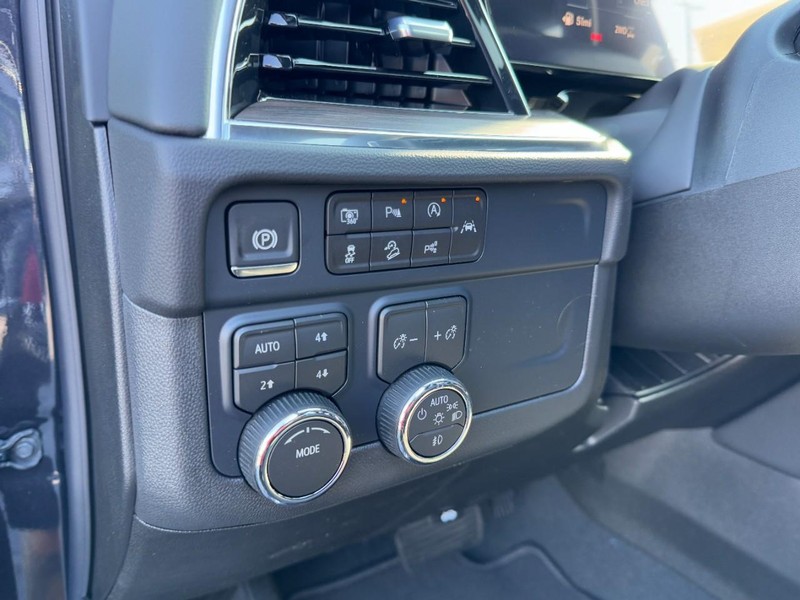 Chevrolet Suburban Vehicle Image 10