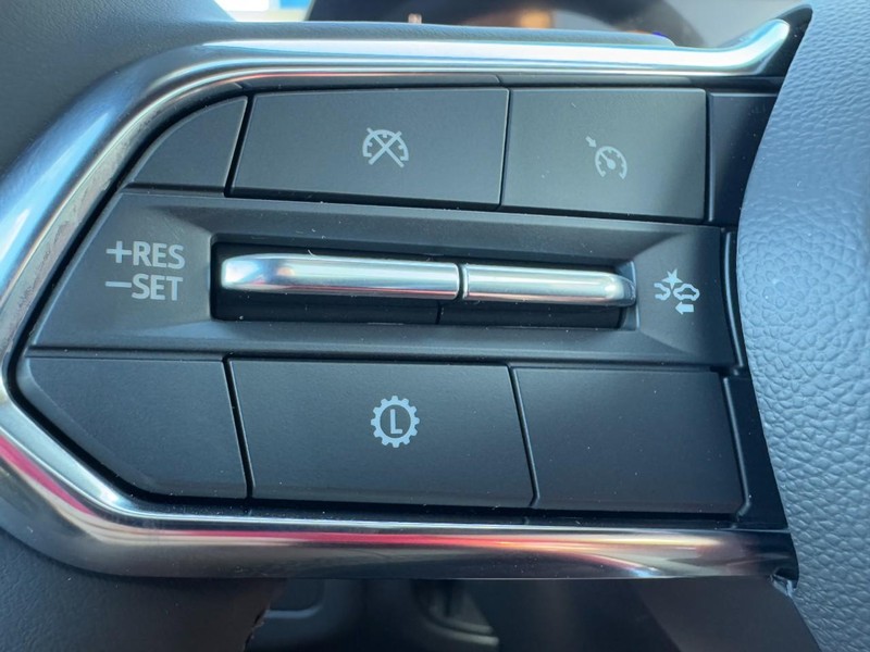 Chevrolet Suburban Vehicle Image 14