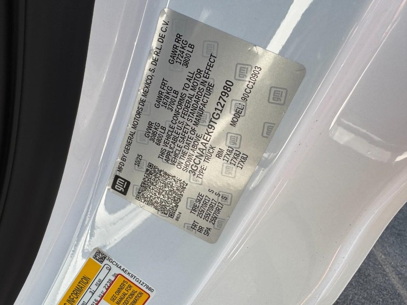 Chevrolet Silverado 1500 Vehicle Image 18