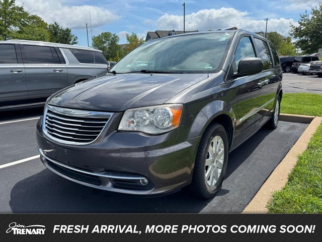 O'Fallon MO 2015 Chrysler Town & Country more details - chrysler town & country