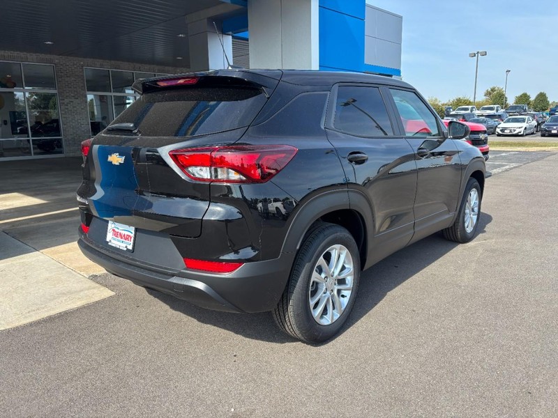 Chevrolet TrailBlazer Vehicle Image 03