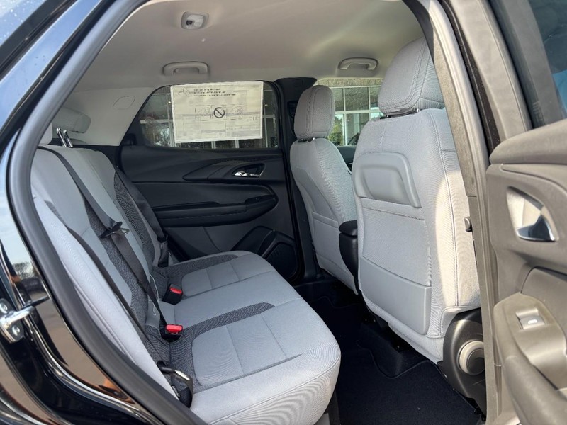 Chevrolet TrailBlazer Vehicle Image 05