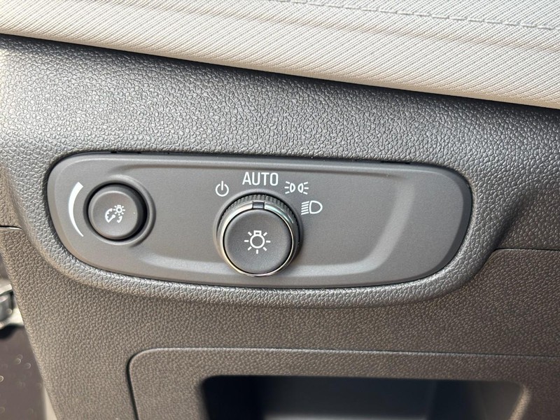 Chevrolet TrailBlazer Vehicle Image 12