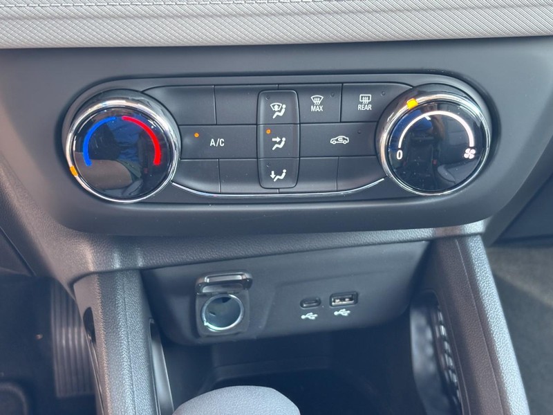 Chevrolet TrailBlazer Vehicle Image 18