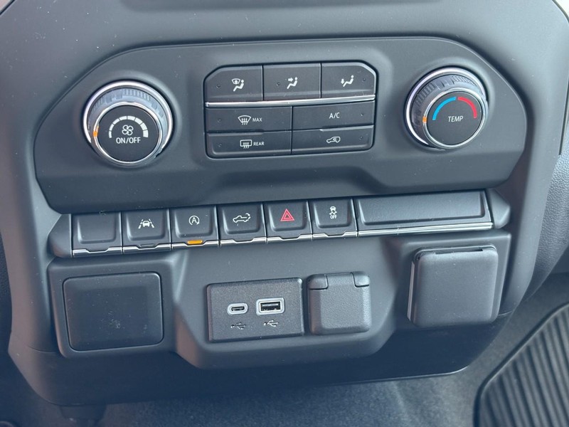 Chevrolet Silverado 1500 Vehicle Image 17