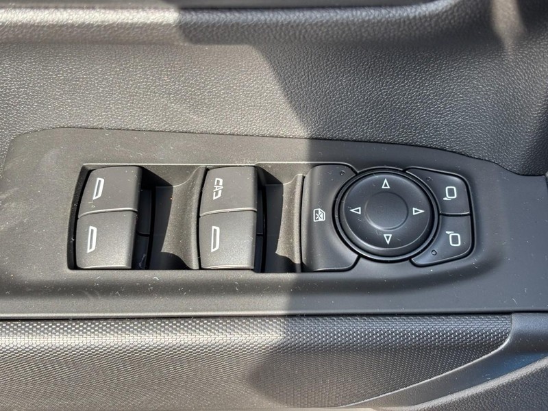 Chevrolet Silverado 1500 Vehicle Image 18