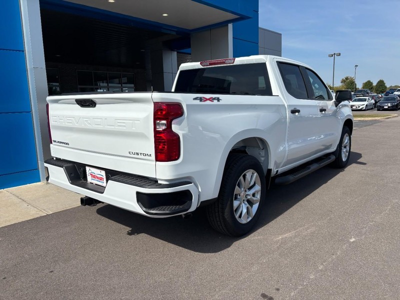 Chevrolet Silverado 1500 Vehicle Image 03