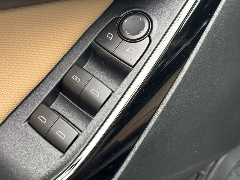 Chevrolet Equinox Vehicle Image 20