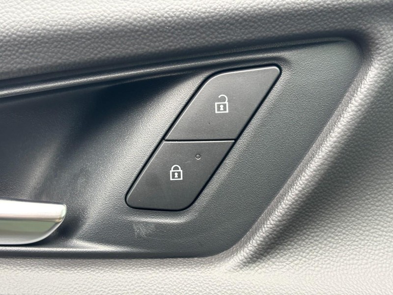 Chevrolet Equinox Vehicle Image 21